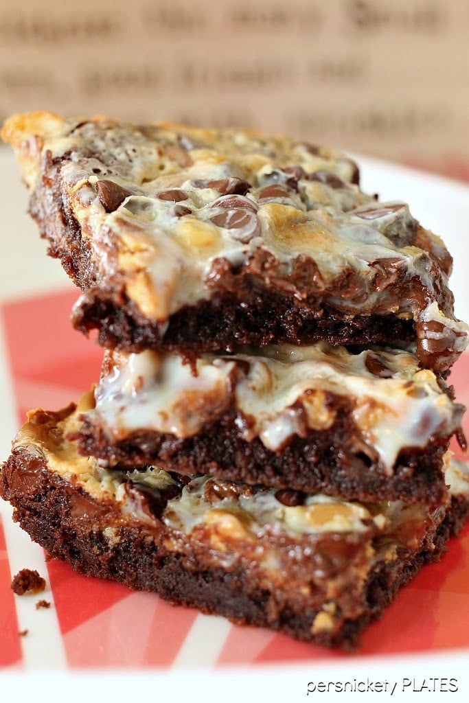 Peanut Butter Caramel Brownie Magic Bars | Persnickety Plates