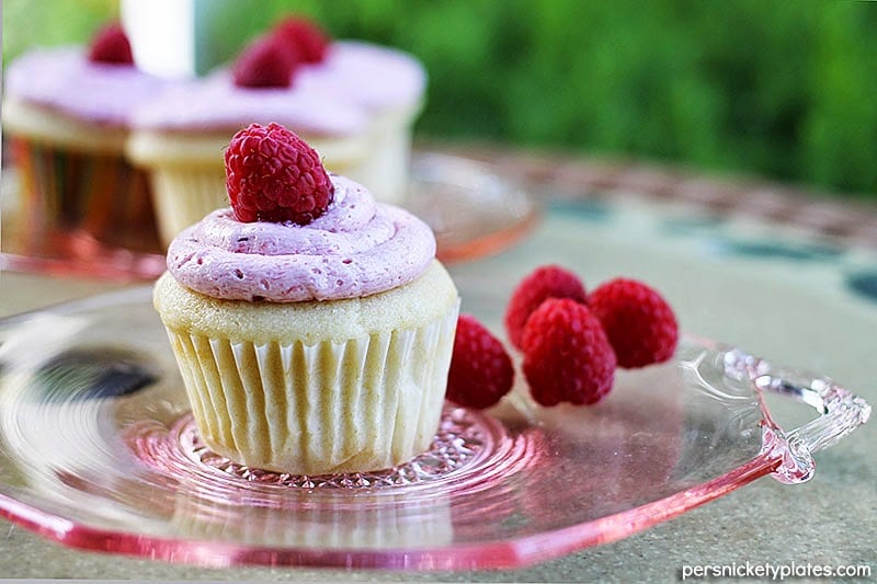 lemon-cupcakes-raspberry-frosting2