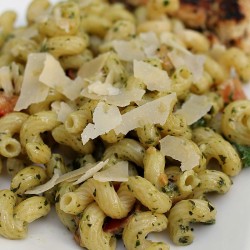 Homemade Noodles & Company Pesto Cavatappi is the perfect copycat version made right in your own kitchen! | Persnickety Plates