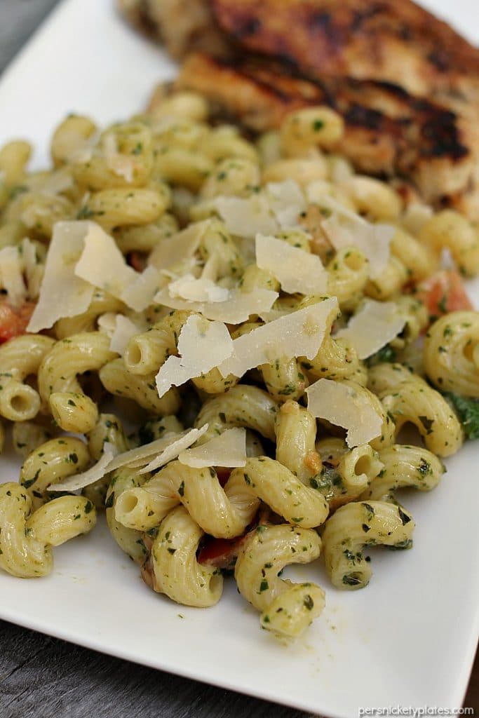 Homemade Noodles & Company Pesto Cavatappi is the perfect copycat version made right in your own kitchen! | Persnickety Plates