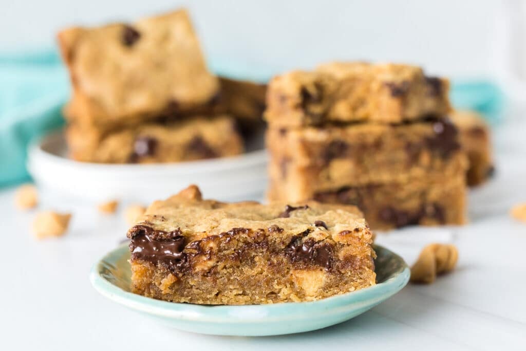 peanut butter blondie on a plate.