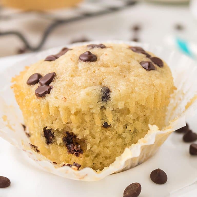 Vegan Chocolate Chip Muffins – easy & fluffy!