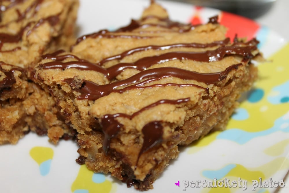 Healthy Peanut Butter Chunk Oatmeal Bars | Persnickety Plates