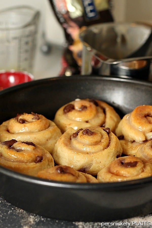 Chocolate Chip Cinnamon Rolls will be your new best brunch idea! These simple cinnamon rolls take less than 10 minutes to prep and seconds to eat! | ww.persnicketyplates.com