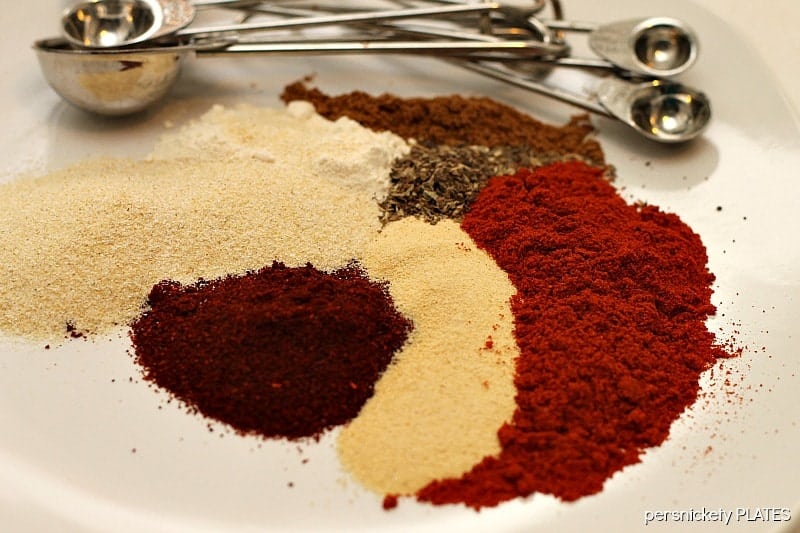 Homemade Taco Seasoning - why buy the packets when you can make your own? | Persnickety Plates