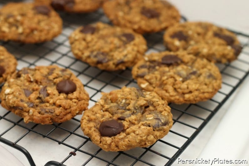oatmeal-molasses-chocolate-chip-cookies2