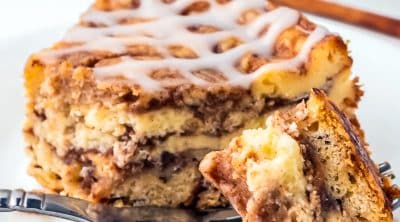 bite of cinnamon roll cheesecake on a fork.