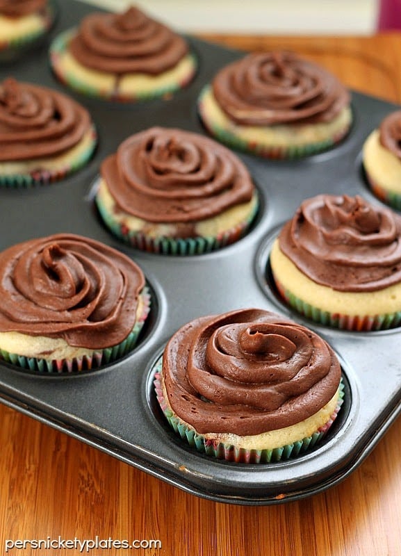 Marble Cupcakes with Chocolate Buttercream Frosting & Kizmos Flora Giveaway! {Runs 3/11-3/17/14} | Persnickety Plates