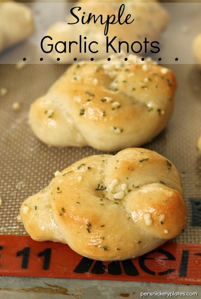 Simple Garlic Knots | Persnickety Plates
