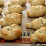 Simple Garlic Knots - homemade, buttery hot garlic knots | Persnickety Plates