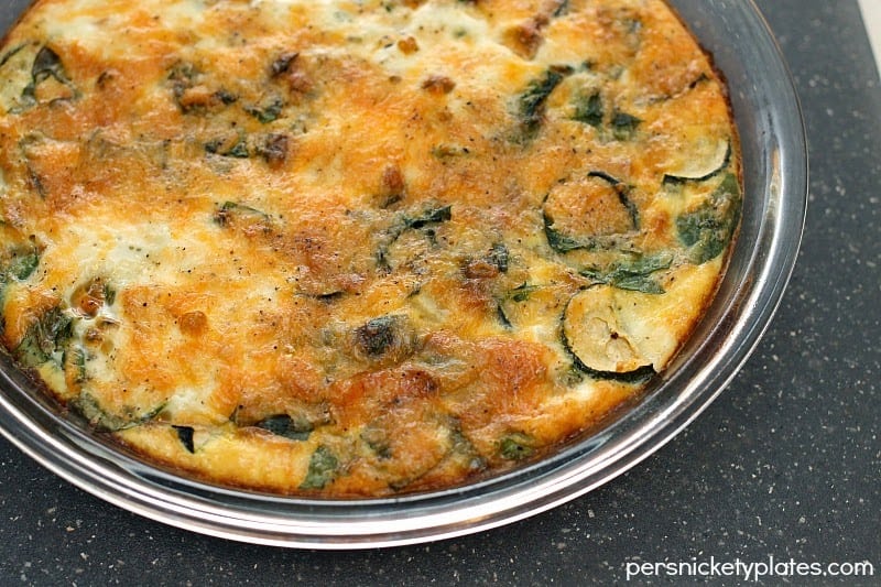 Spinach and Zucchini Frittata - a simple egg & veggie dish that's perfect for breakfast, lunch, or dinner. And it's healthy! | Persnickety Plates
