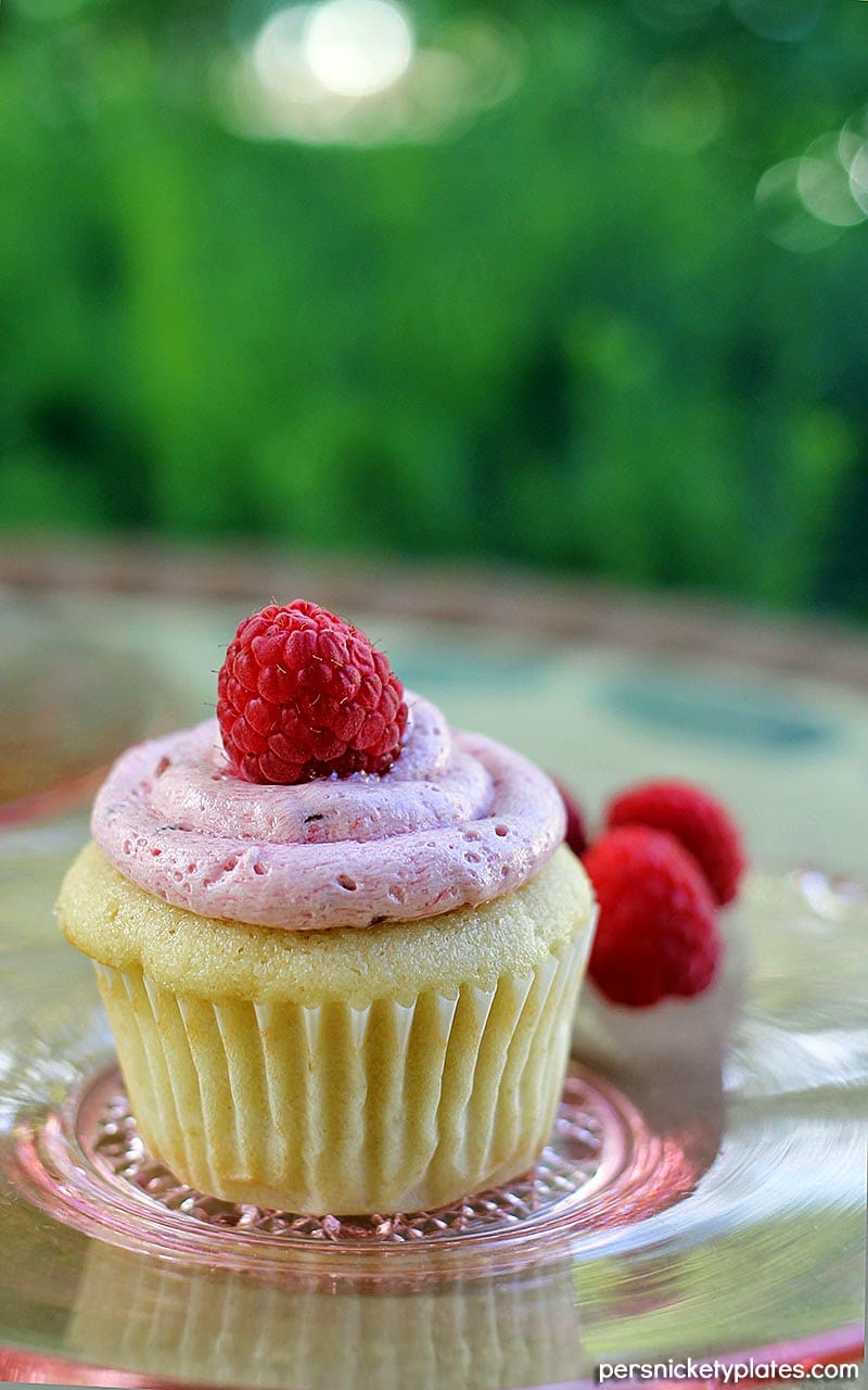 Lemon Cupcakes with Raspberry Buttercream Frosting | Persnickety Plates