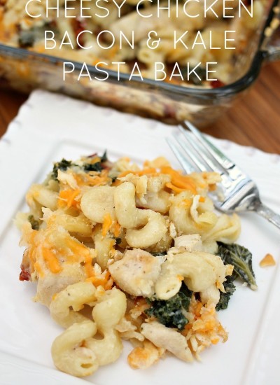This Cheesy Chicken Bacon & Kale Pasta is pure comfort food. Grown up mac and cheese filled with chicken, kale, bacon, and sun dried tomatoes makes a complete meal! | Persnickety Plates #ChoppedatHome #RealCheesePeople #ad