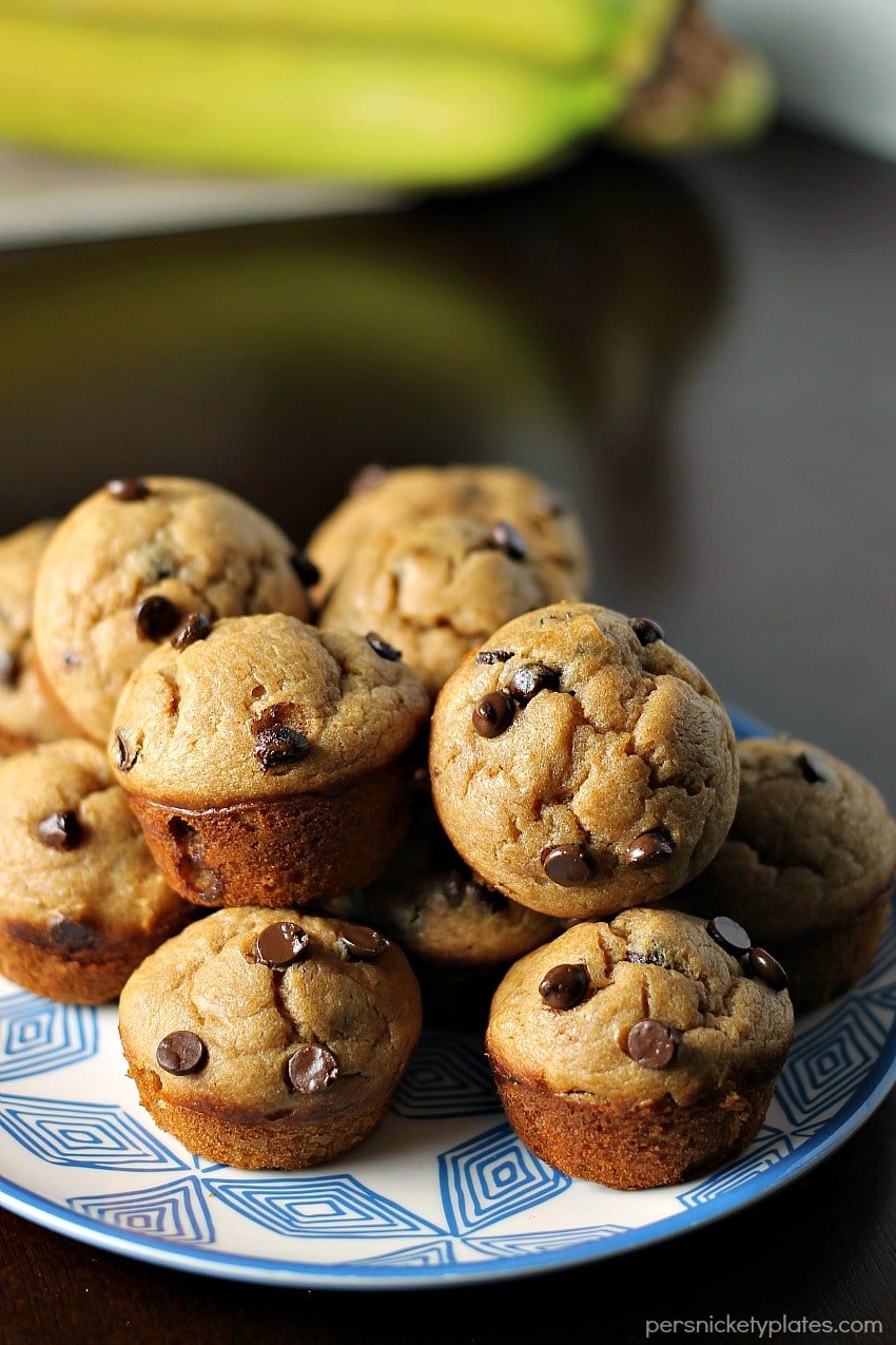 Peanut Butter Banana Chocolate Chip Blender Muffins - a simple, flourless muffin might right in the blender! | Persnickety Plates