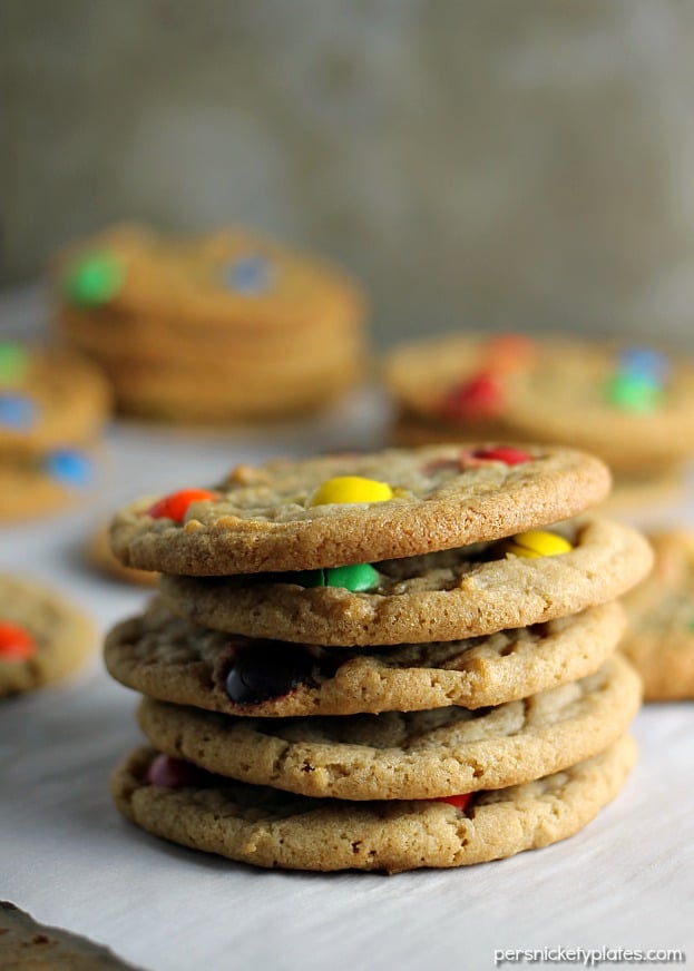 This Brown Sugar M&M Cookie recipe is a fun twist on the traditional sugar cookie that will definitely satisfy your sweet tooth. Crisp on the edges, chewy in the middle - just like a cookie should be! | www.persnicketyplates.com