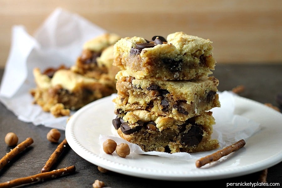 Take 5 Bars are my favorite lately and these cake mix cookie bars have all the Take Five flavors - pretzel, caramel, peanut butter, and chocolate! | Persnickety Plates
