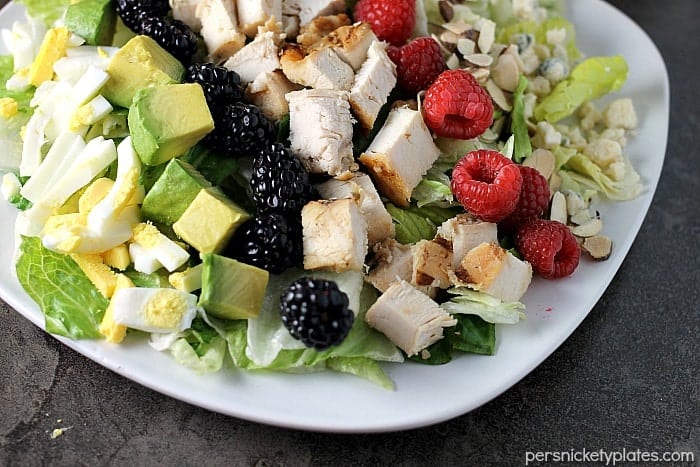 Summer Cobb Salad is quick to throw together and full of fresh flavors to kick off your summertime eating! | Persnickety Plates ad