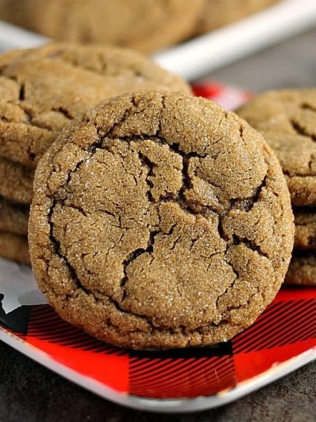 Soft and Chewy Ginger Snaps – holiday cookie