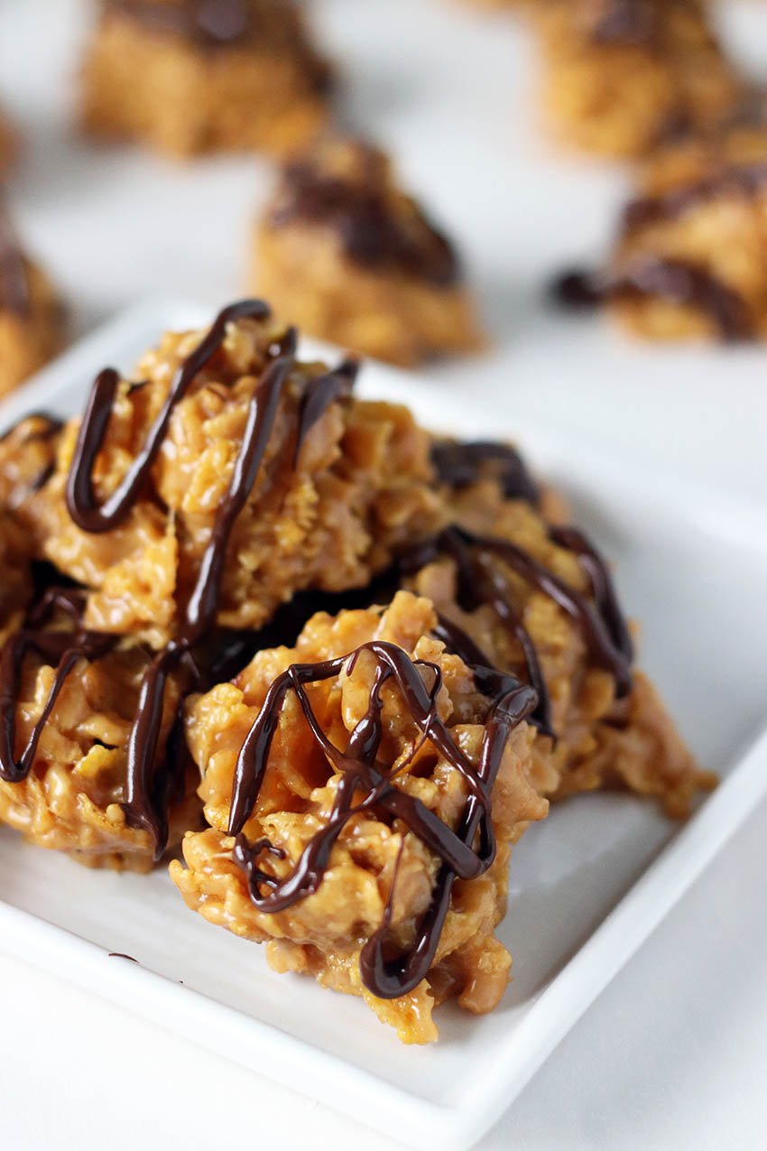 Chocolate Peanut Butter Cornflake Cookies are a sweet and salty no-bake cookie that you can whip up in no time! | www.persnicketyplates.com