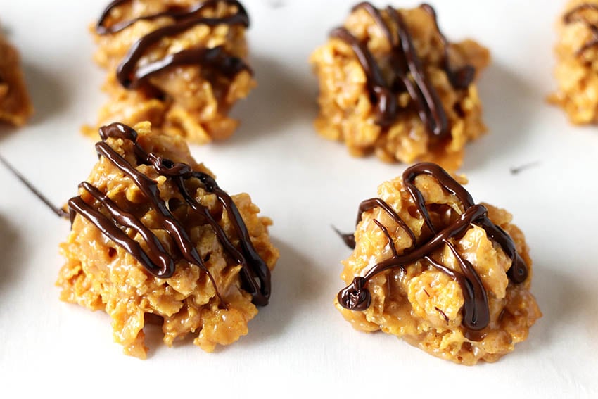 Chocolate Peanut Butter Cornflake Cookies are a sweet and salty no-bake cookie that you can whip up in no time! | www.persnicketyplates.com