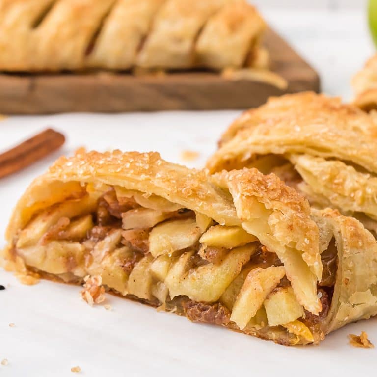 Easy Apple Strudel [with puff pastry]