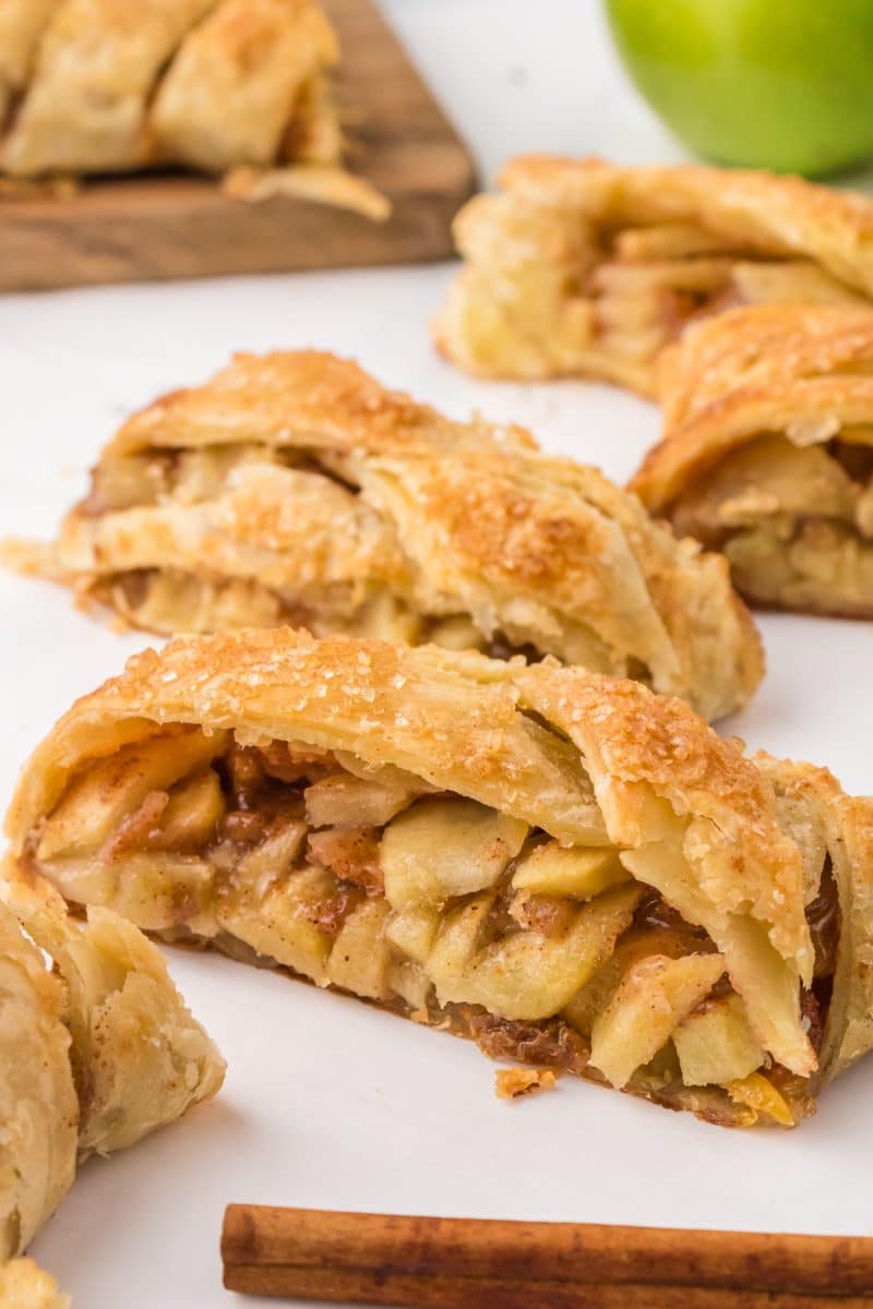 Easy Apple Strudel [with puff pastry]