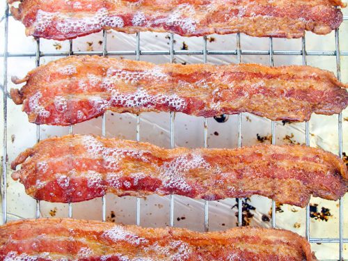 https://www.persnicketyplates.com/wp-content/uploads/2020/08/how-to-cook-bacon-in-oven-SQUARE-500x375.jpg