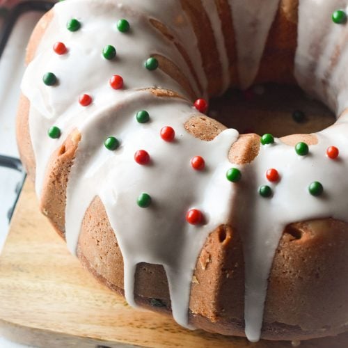 https://www.persnicketyplates.com/wp-content/uploads/2020/11/christmas-bundt-cake-SQUARE-500x500.jpg