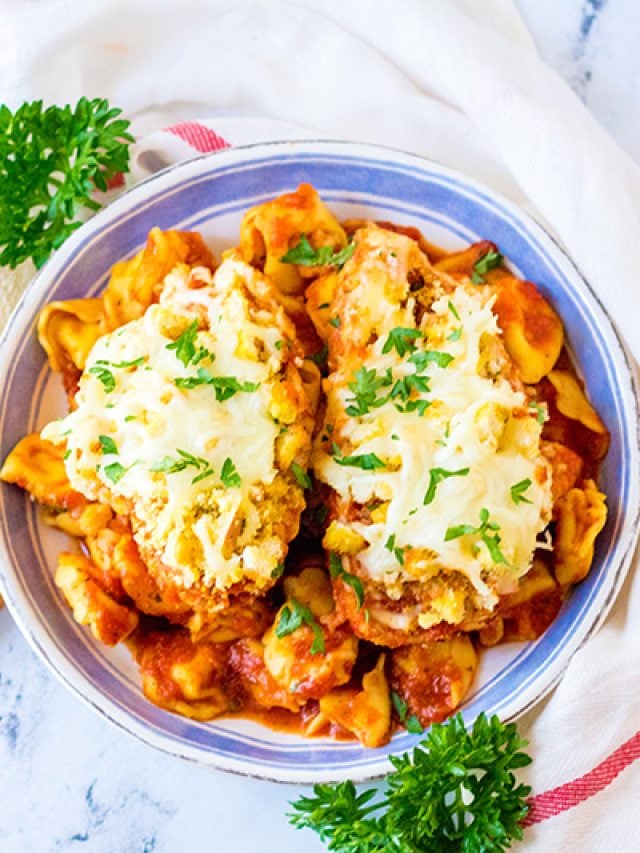 cropped-crockpot-chicken-parmesan-served.jpg