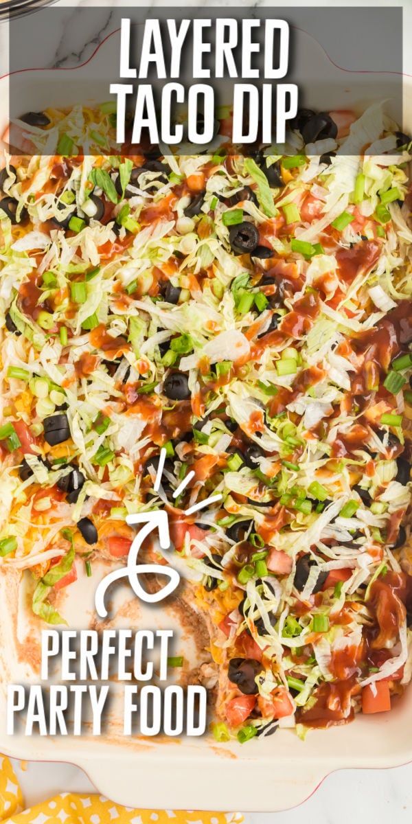 EASY taco dip recipe perfect for game day! Prep only takes minutes and it's a real crowd-pleasing comfort recipe. | www.persnicketyplates.com