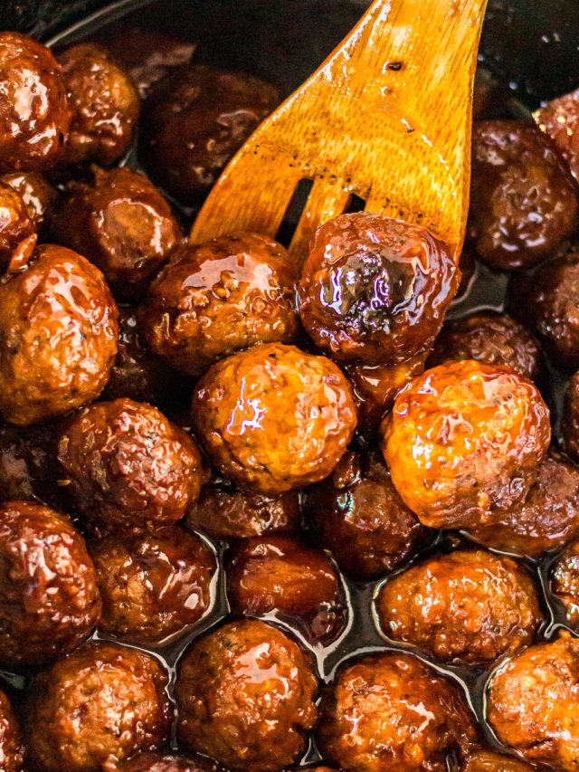 cropped-3-ingredient-slow-cooker-pineapple-teriyaki-meatballs11-SQUARE.jpg