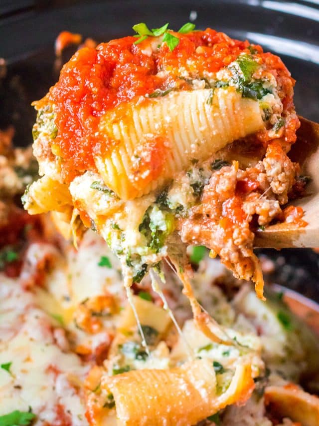 Easy & Delicious Stuffed Shells With Spinach