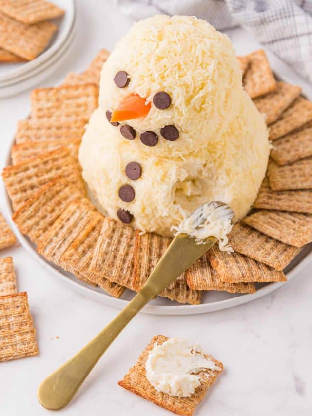 Easy Snowman Cheese Ball – holiday appetizer
