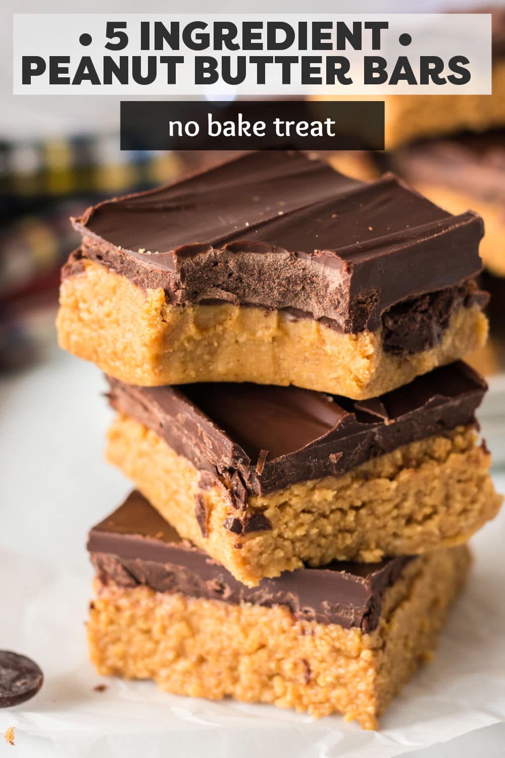 These no bake chocolate peanut butter bars have all the flavors of peanut butter cups in the form of a dessert bar made with just 5 ingredients! With no oven required, these rich and decadent dessert bars come together quickly and easily for the tastiest anytime treat. | www.persnicketyplates.com