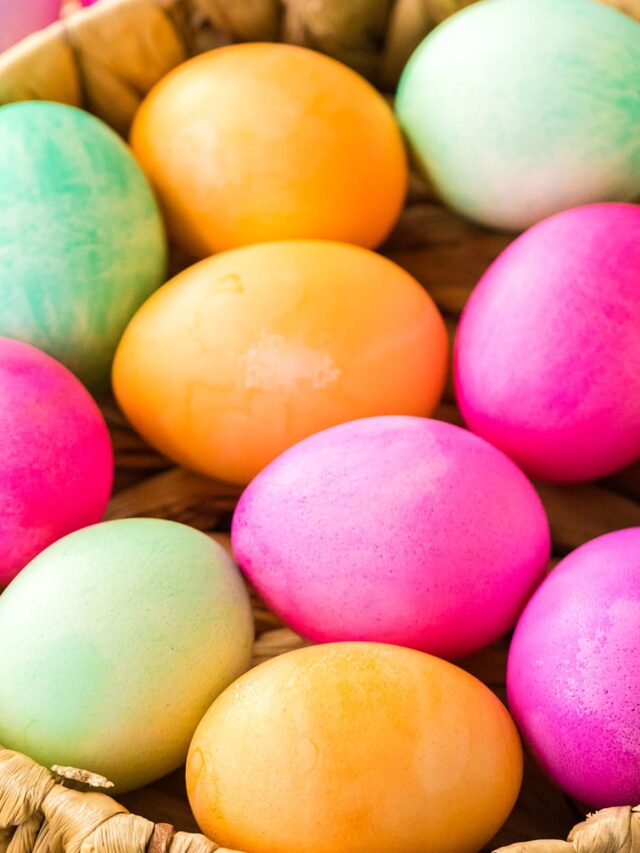 Super Easy Slow Cooker Dyed Easter Eggs