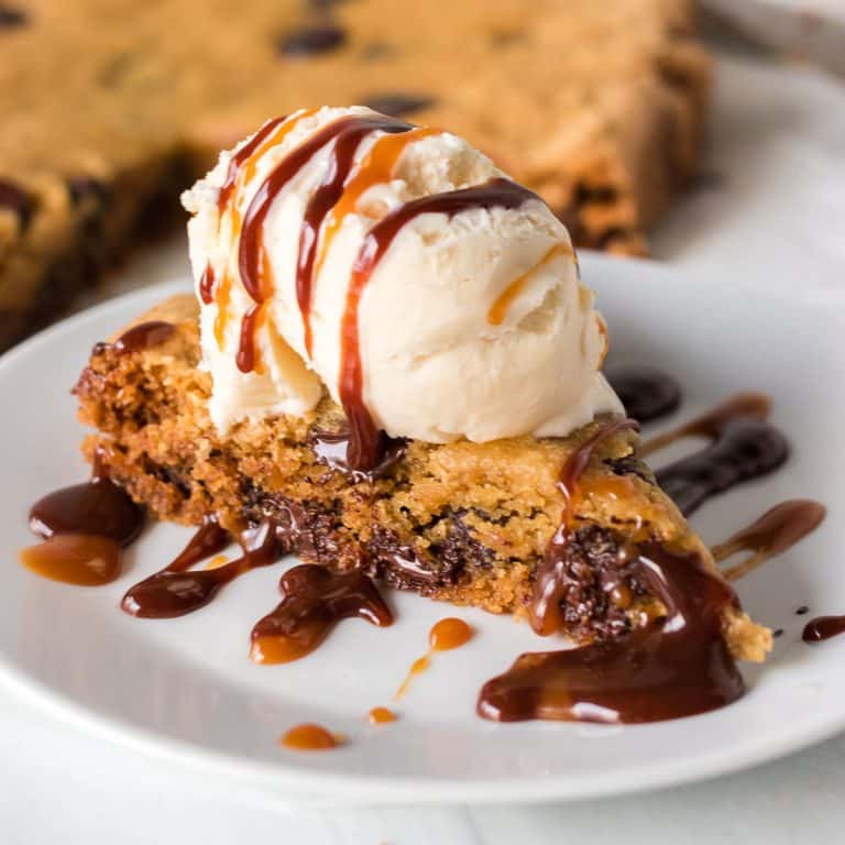 Slow Cooker Chocolate Chip Cookie Cake