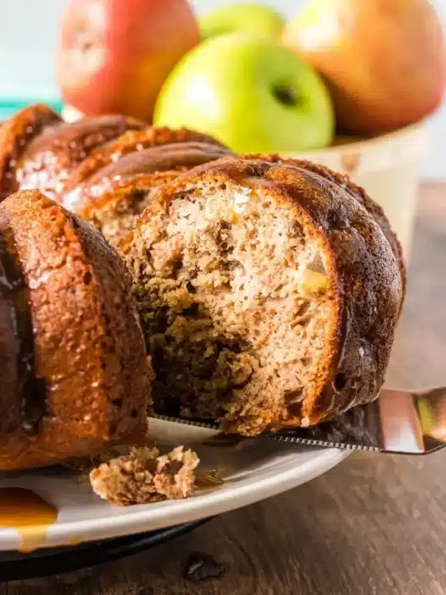 The Best Fall Cake – Caramel Apple Pecan Bundt Cake!