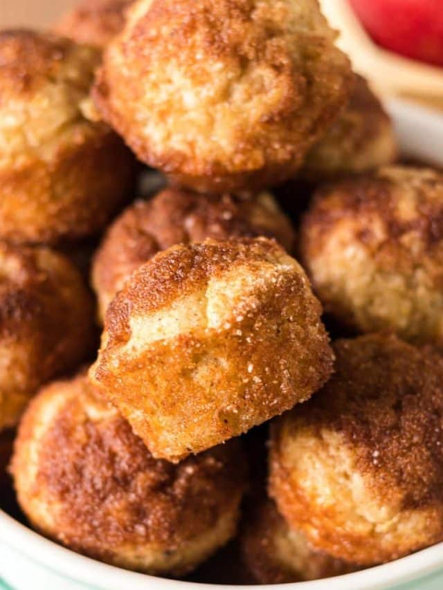 Easy Mini Apple Muffins!