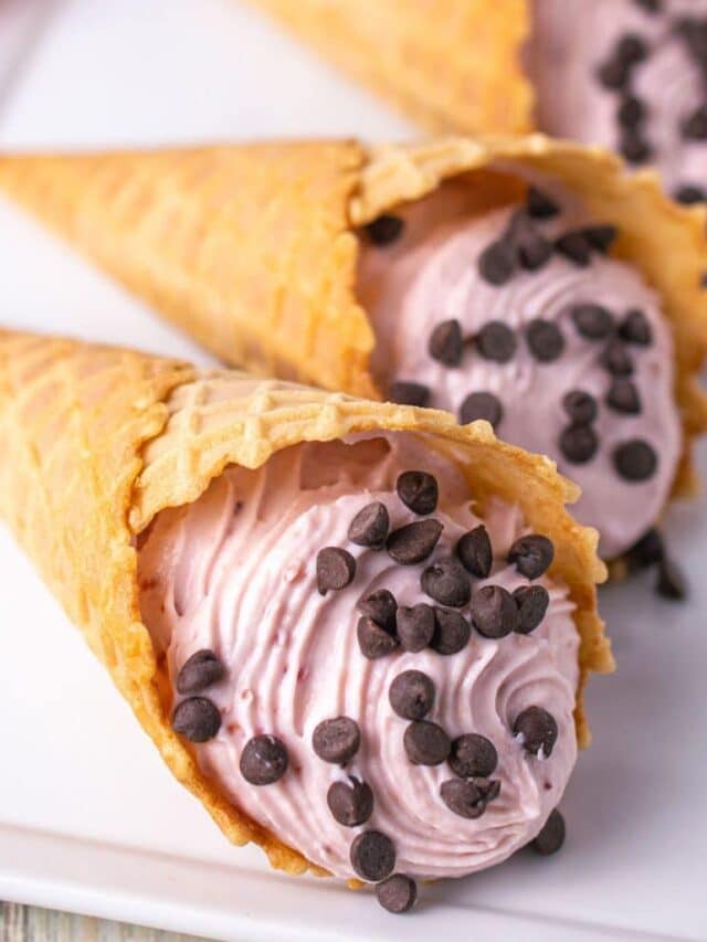Easy Cannoli Cheesecake Cones – Valentine’s Day Dessert Idea